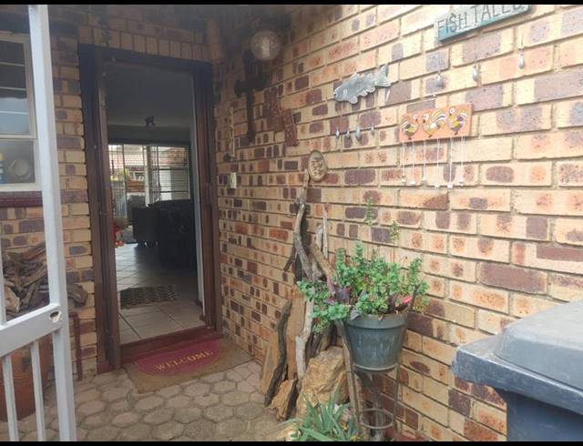2 BEDROOM TOWNHOUSE FOR SALE IN WILRO PARK